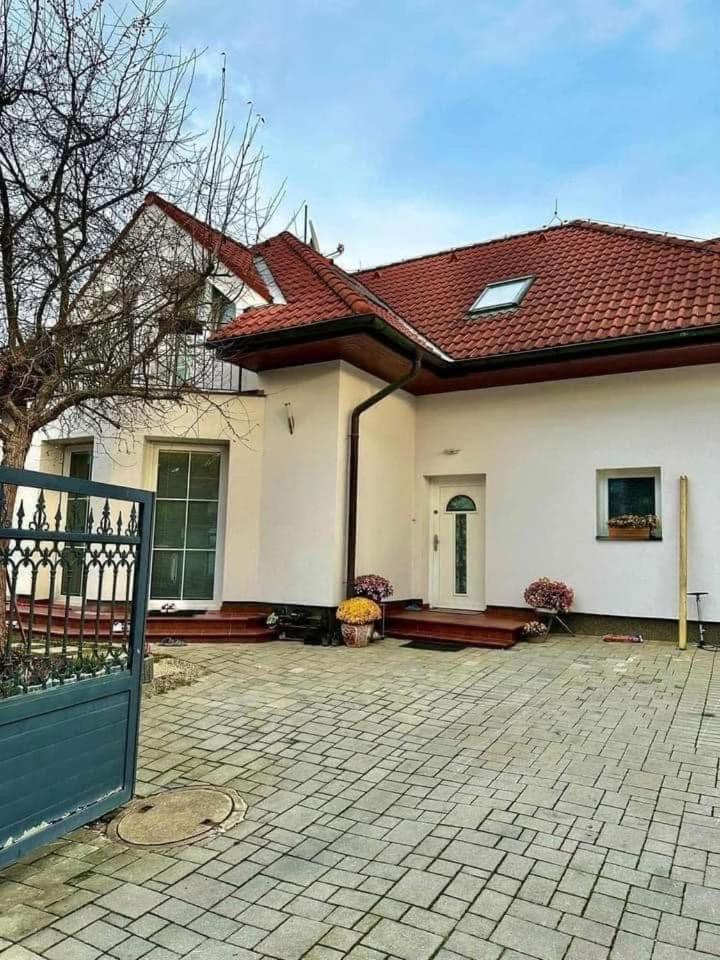 Cozy Sapa Stay Прага Екстериор снимка
